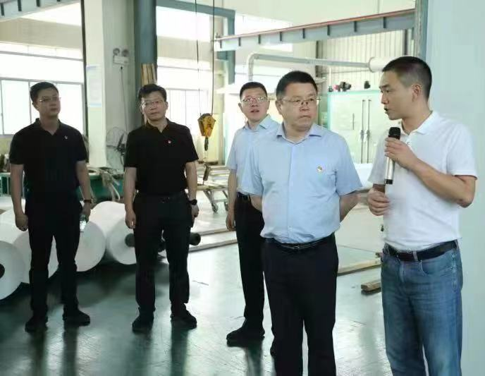 扬中市领导及江苏大学领导报导工作
